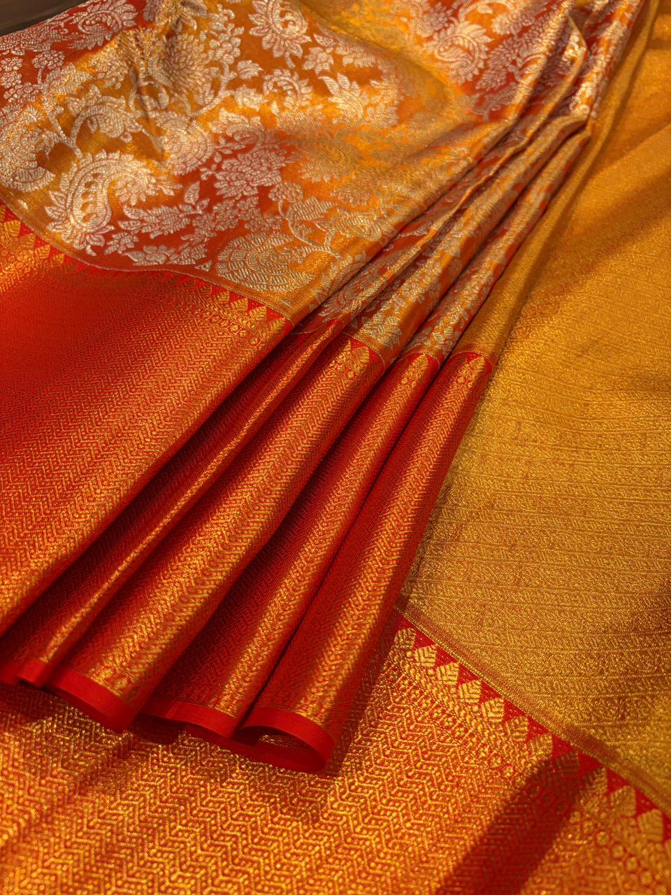KANAKAAMBARA PATTU